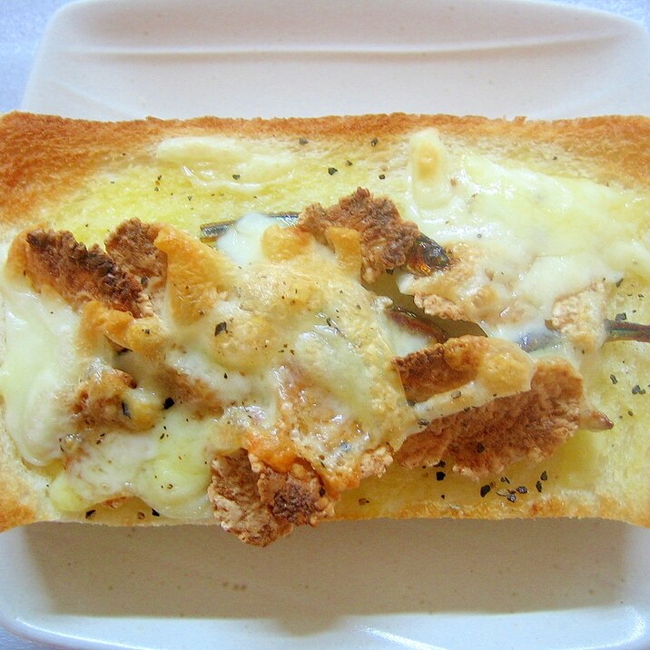 きびなご＆玄米フレークのチーズトースト
